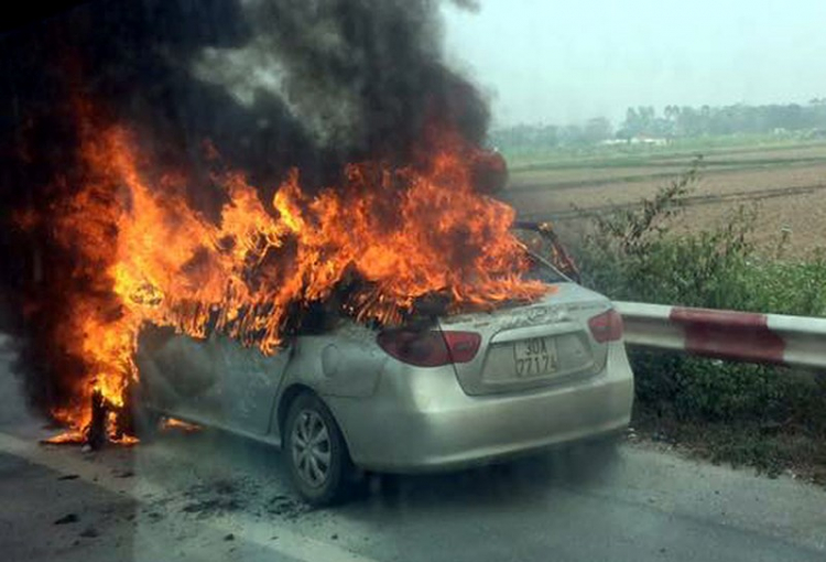 Mazda bị cháy