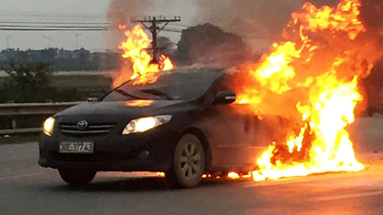 Mazda bị cháy