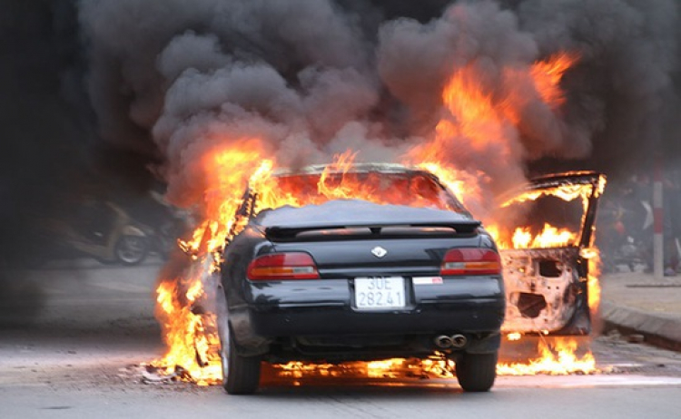 Mazda bị cháy