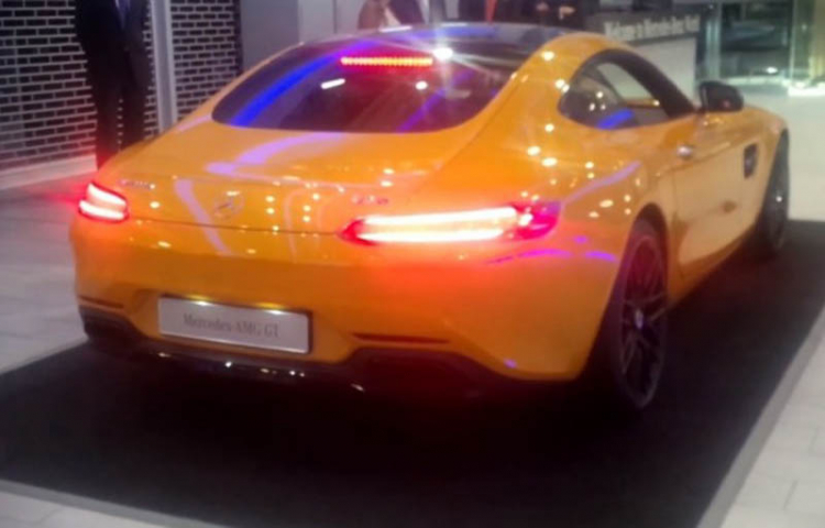 [Video] Mercedes-AMG GT S phô diễn âm thanh đầy uy lực