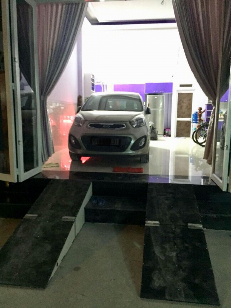 Mua xe mới bỏ bãi phơi nắng mưa. Dân mình sang quá!
