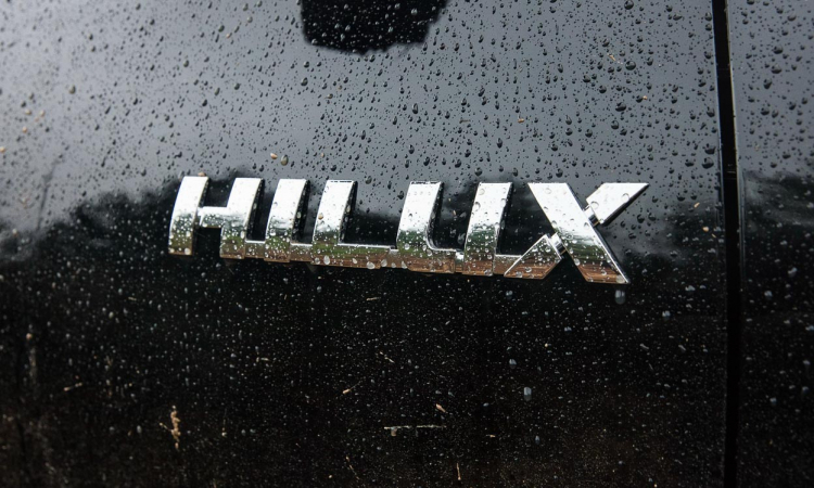 Kỷ niệm 50 năm ra mắt, Toyota Hilux ra mắt phiên bản đặc biệt "toàn chrome"