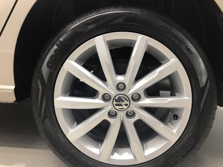 Đánh Giá Chi Tiết Xe Volkswagen Polo Sedan 2018 Màu Vàng Titanium Hiếm Tại Việt Nam Đánh Giá Chi Tiết Xe Volkswagen Polo Sedan 2018 Màu Vàng Titanium Hiếm Tại Việt Nam