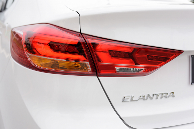 Hyundai Elantra Sport ra mắt, động cơ 1.6L Turbo, 204 mã lực; giá 729 triệu