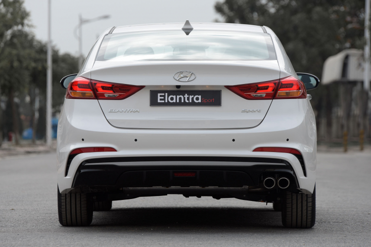 Hyundai Elantra Sport ra mắt, động cơ 1.6L Turbo, 204 mã lực; giá 729 triệu