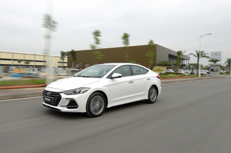 Hyundai Elantra Sport ra mắt, động cơ 1.6L Turbo, 204 mã lực; giá 729 triệu