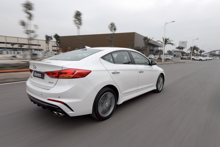 Hyundai Elantra Sport ra mắt, động cơ 1.6L Turbo, 204 mã lực; giá 729 triệu