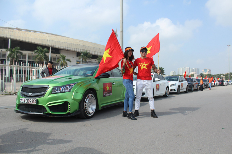 Chevrolet Cruze Club diễu hành cổ vũ đội tuyển bóng đá U23 Việt Nam