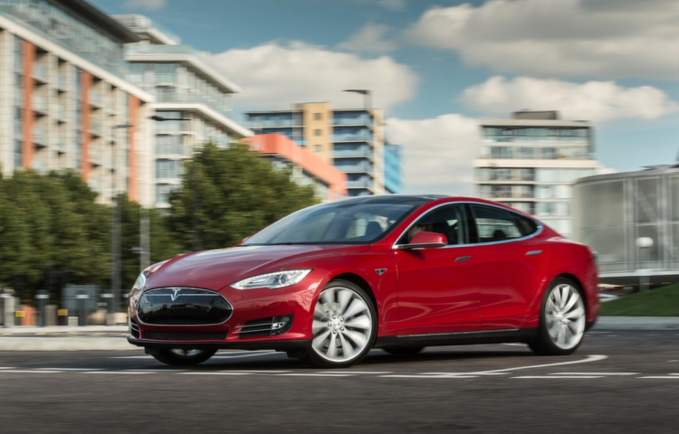 Tesla Model S gặp nạn khi bật tính năng tự lái