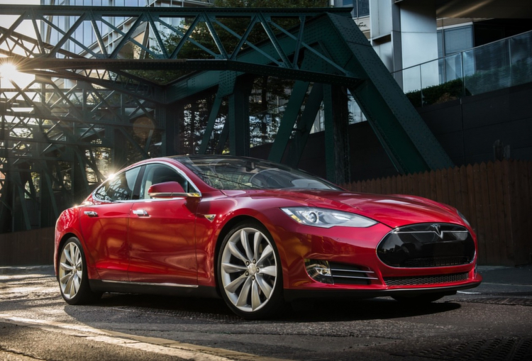 Tesla Model S gặp nạn khi bật tính năng tự lái