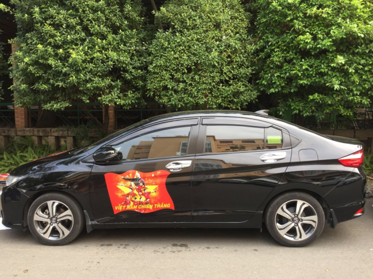 Loạt ô tô trên khắp cả nước dán decal cổ vũ đội tuyển U23 Việt Nam