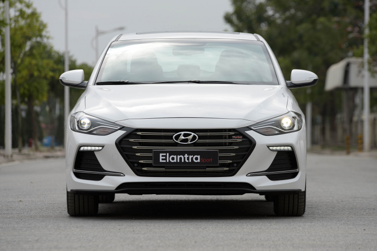 Điểm tin tuần: Elantra Sport và Outlander mắt tại Việt Nam, đánh giá Mazda CX-5 2018