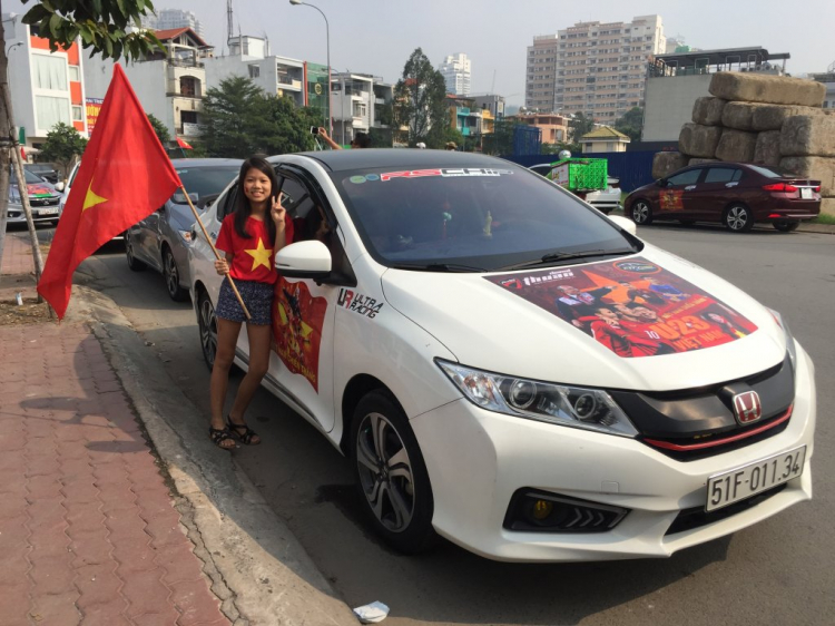 Loạt ô tô trên khắp cả nước dán decal cổ vũ đội tuyển U23 Việt Nam Loạt ô tô trên khắp cả nước dán decal cổ vũ đội tuyển U23 Việt Nam