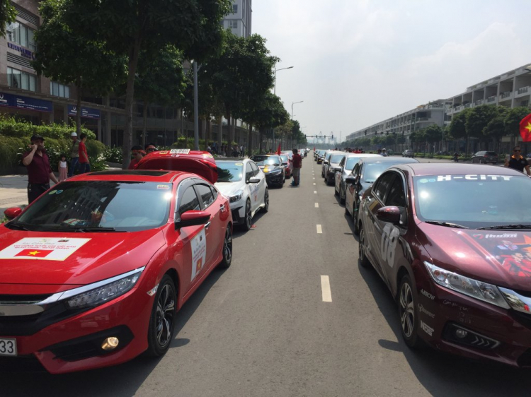 Loạt ô tô trên khắp cả nước dán decal cổ vũ đội tuyển U23 Việt Nam Loạt ô tô trên khắp cả nước dán decal cổ vũ đội tuyển U23 Việt Nam