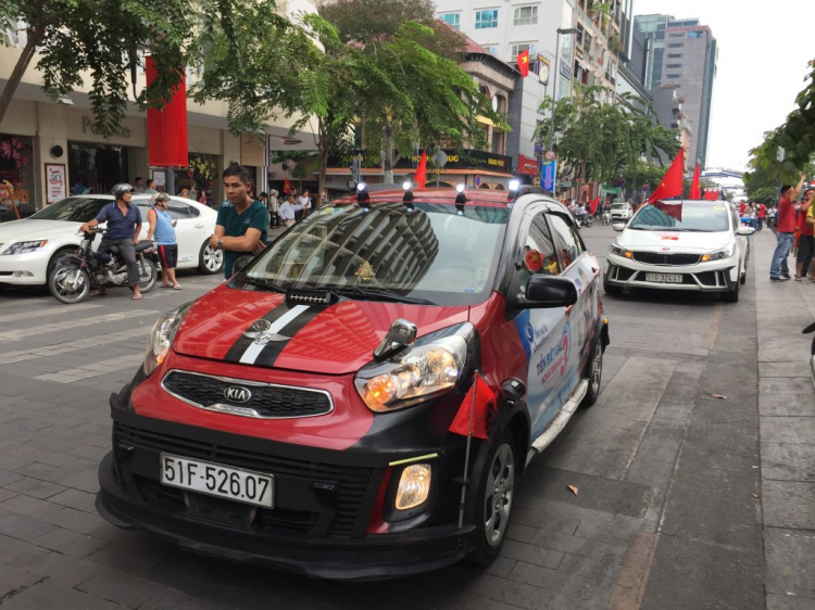 Loạt ô tô trên khắp cả nước dán decal cổ vũ đội tuyển U23 Việt Nam Loạt ô tô trên khắp cả nước dán decal cổ vũ đội tuyển U23 Việt Nam