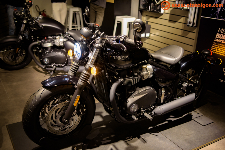 Triumph Bonneville Bobber Black 2018 giá từ 595 triệu đồng tại Việt Nam