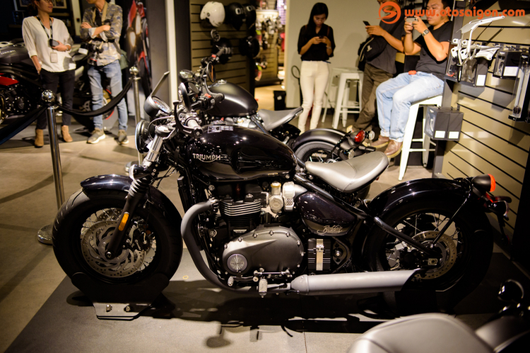 Triumph Bonneville Bobber Black 2018 giá từ 595 triệu đồng tại Việt Nam Triumph Bonneville Bobber Black 2018 giá từ 595 triệu đồng tại Việt Nam