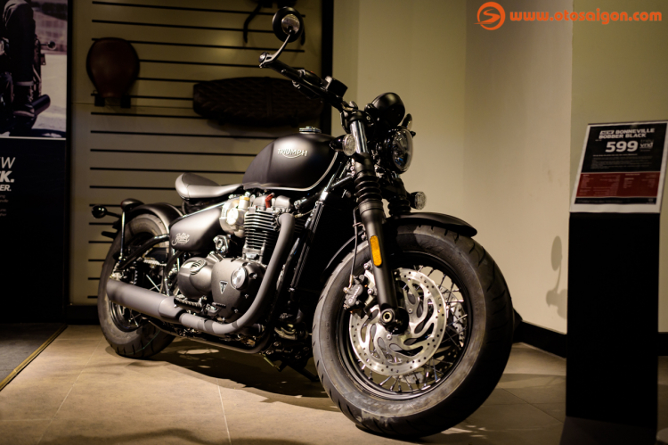 Triumph Bonneville Bobber Black 2018 giá từ 595 triệu đồng tại Việt Nam