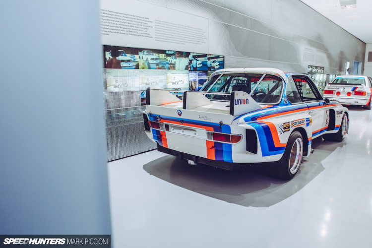 Ghé thăm bảo tàng BMW tại Munich, Đức qua ống kính của nhiếp ảnh Mark Riccioni