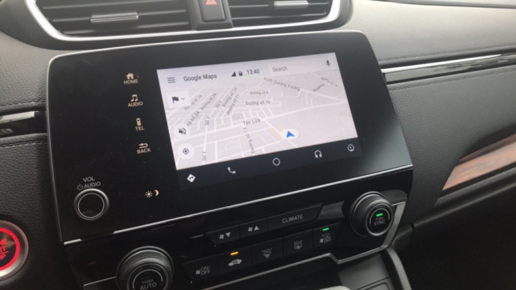 Các bác nghe nhạc trên xe ô tô bằng cách nào? Bluetooth, CD, USB, Apple CarPlay hay AUX?