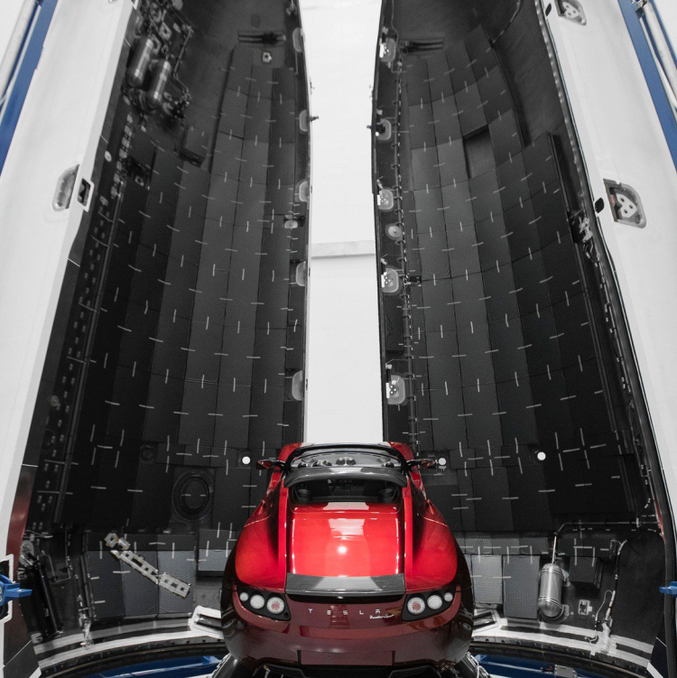 Ngày 06/02/2018, Elon Musk sẽ gửi chiếc Tesla Roadster của ông vào vũ trụ