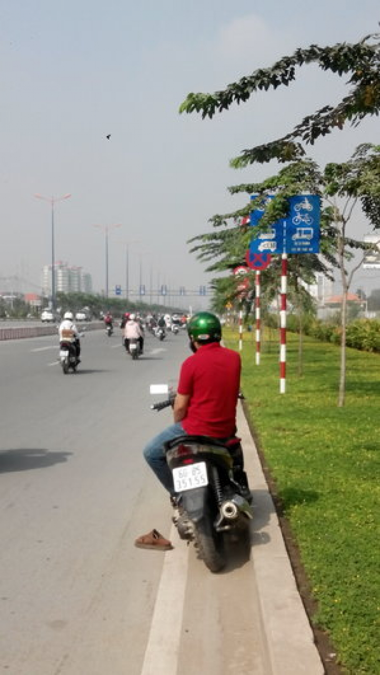 [CSGT Nhà Bè]: Ôtô chạy làn phải đường 1 chiều có 2 làn nét đứt, ko bảng phân làn (Standby nộp hs)