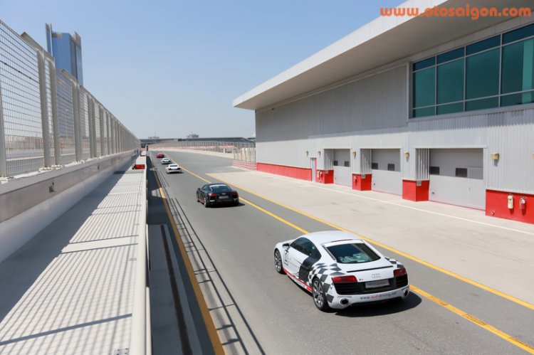 Trải nghiệm siêu xe R8 cùng Audi Việt Nam tại Dubai, UAE Trải nghiệm siêu xe R8 cùng Audi Việt Nam tại Dubai, UAE