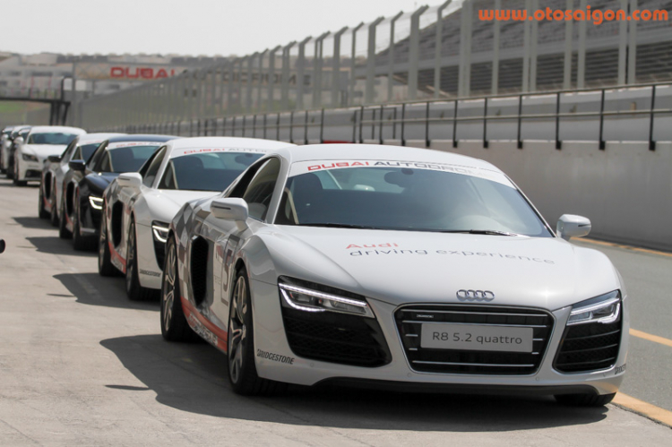 Trải nghiệm siêu xe R8 cùng Audi Việt Nam tại Dubai, UAE Trải nghiệm siêu xe R8 cùng Audi Việt Nam tại Dubai, UAE