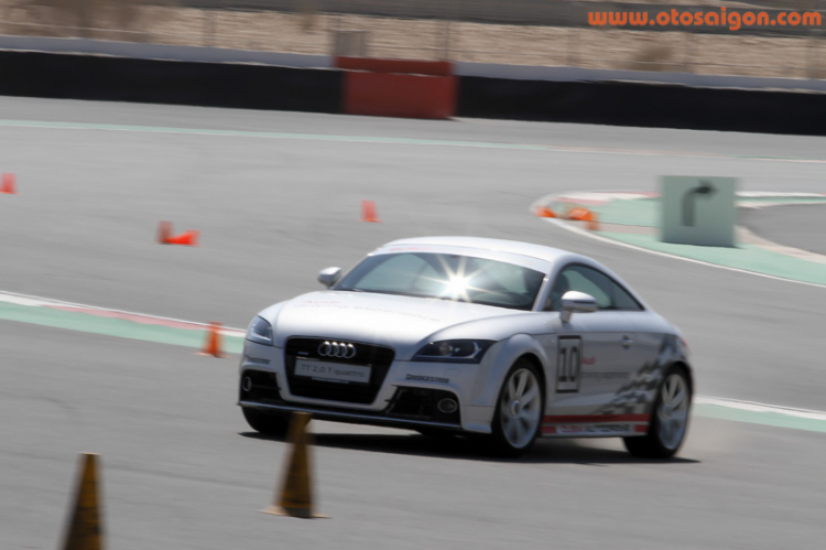 Trải nghiệm siêu xe R8 cùng Audi Việt Nam tại Dubai, UAE Trải nghiệm siêu xe R8 cùng Audi Việt Nam tại Dubai, UAE