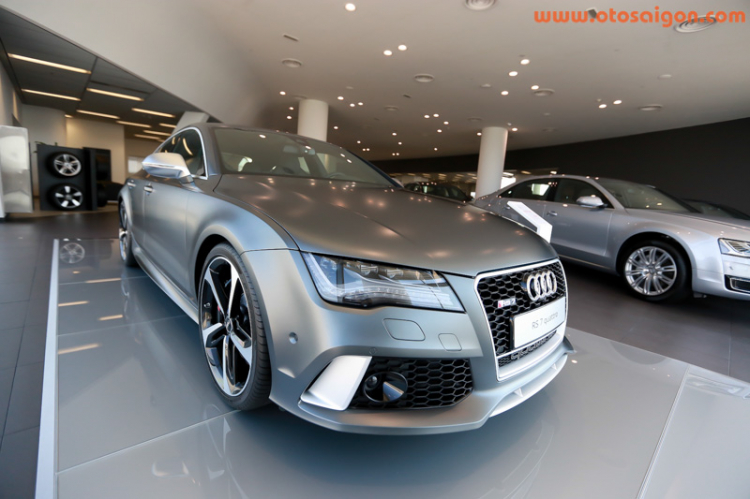 Trải nghiệm siêu xe R8 cùng Audi Việt Nam tại Dubai, UAE