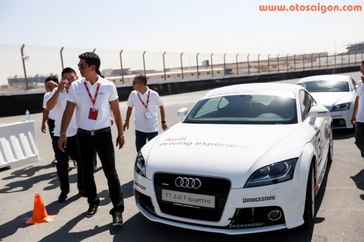 Trải nghiệm siêu xe R8 cùng Audi Việt Nam tại Dubai, UAE Trải nghiệm siêu xe R8 cùng Audi Việt Nam tại Dubai, UAE