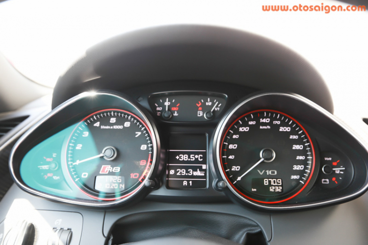 Trải nghiệm siêu xe R8 cùng Audi Việt Nam tại Dubai, UAE Trải nghiệm siêu xe R8 cùng Audi Việt Nam tại Dubai, UAE