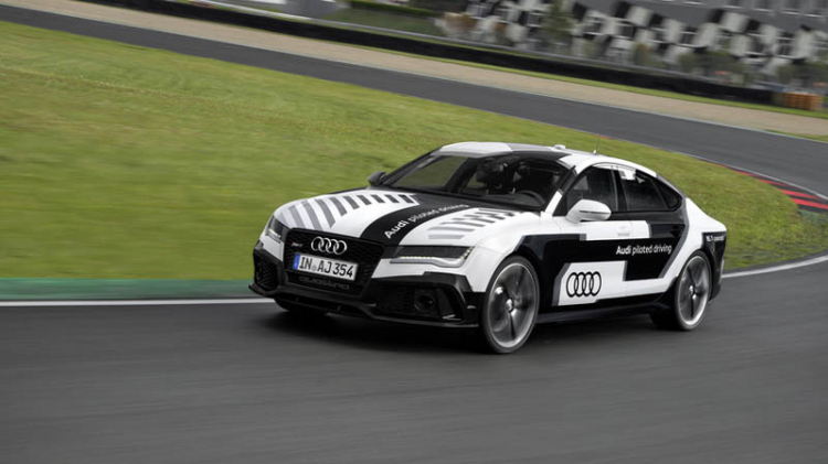 Audi thử nghiệm xe không người lái ở vận tốc 305 km/h