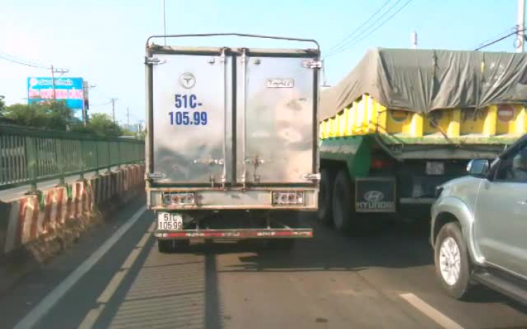 nút giao cầu vượt tân tạo - xa lộ đại hàn còn bị kẹt không các bác nút giao cầu vượt tân tạo - xa lộ đại hàn còn bị kẹt không các bác