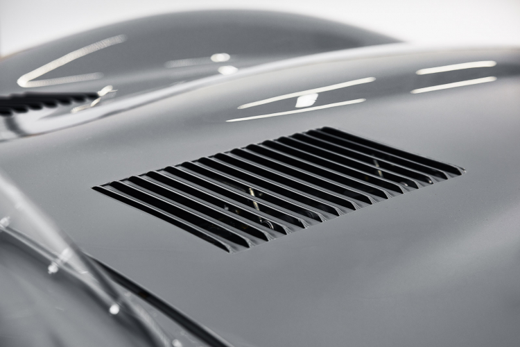 Sự trở lại của huyền thoại Jaguar D-Type