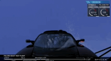otosaigon-Falcon-Heavy-phong-vao-vu-tru.gif