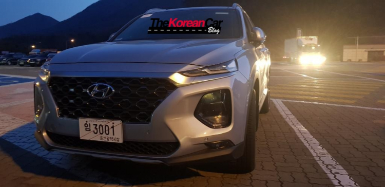 Hyundai Santa Fe 2019 lộ ảnh thực tế tại Hàn Quốc