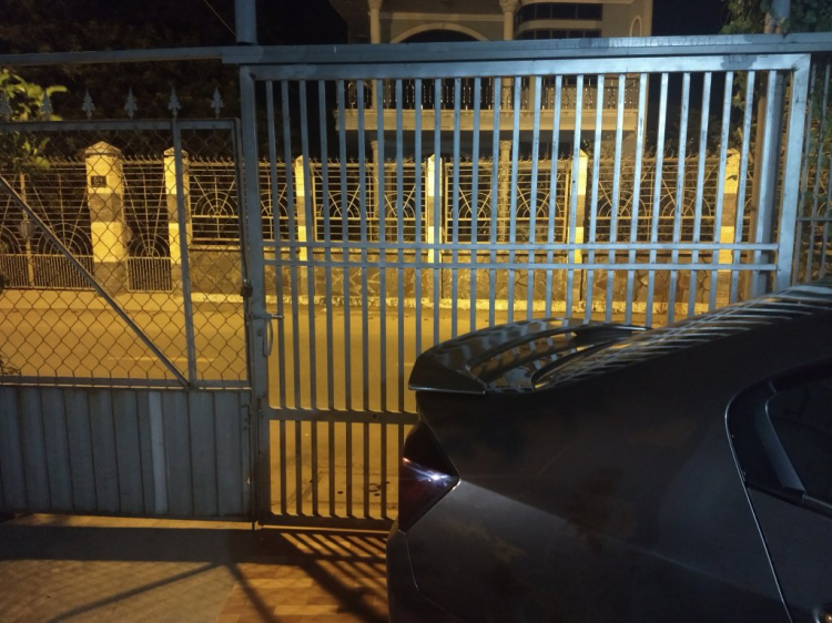 Cổng này vào được xe nào Cổng này vào được xe nào