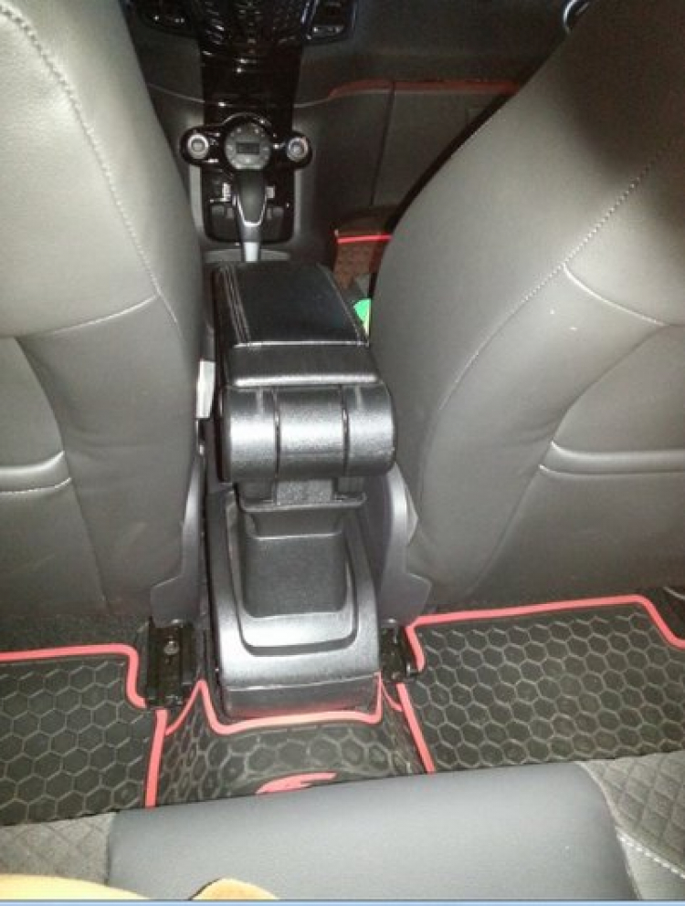 Hộp tỳ tay cho Ford Fiesta 5 cửa Hộp tỳ tay cho Ford Fiesta 5 cửa