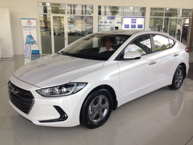 Hyundai Gía rẻ có xe Santafe xăng đỏ, Elantra, i10 sedan giao ngay