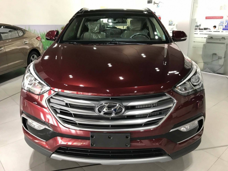 Hyundai Gía rẻ có xe Santafe xăng đỏ, Elantra, i10 sedan giao ngay