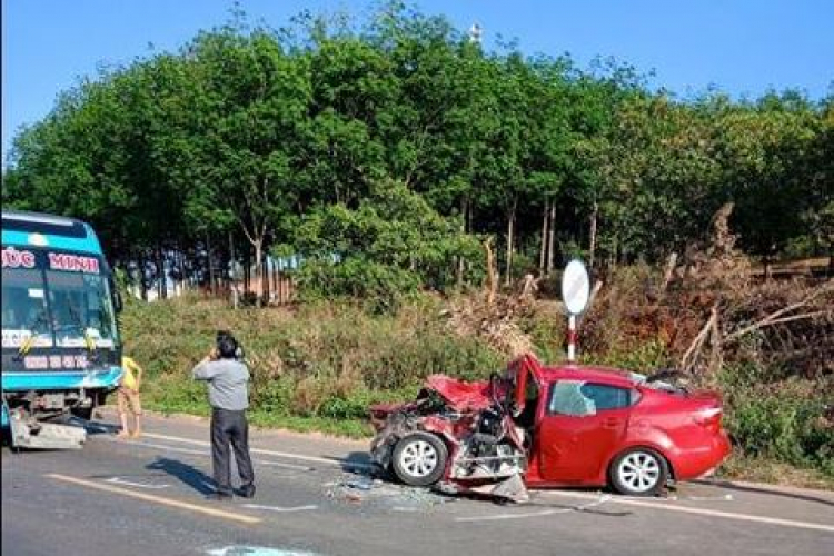 Lái xe khách của nhà xe Phúc Minh xử lý tình huống quá kém Lái xe khách của nhà xe Phúc Minh xử lý tình huống quá kém