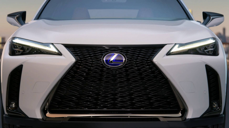 Lộ diện những hình ảnh đầu tiên của Lexus UX