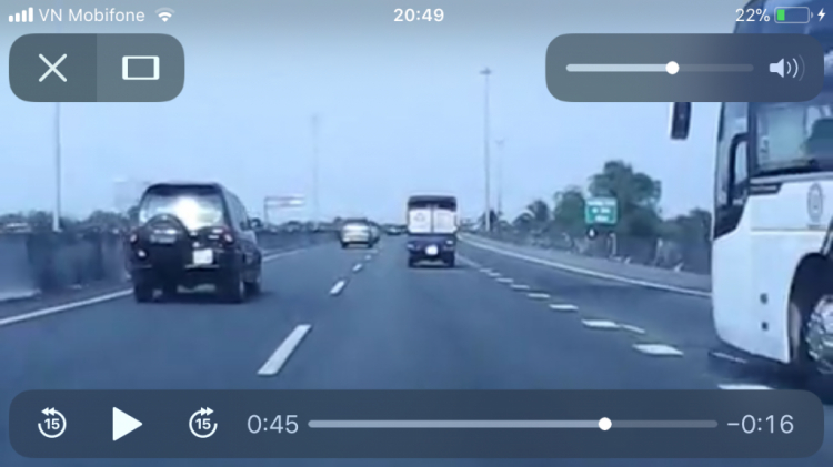 Xe khách nhập lane nguy hiểm trên cao tốc Trung Lương Xe khách nhập lane nguy hiểm trên cao tốc Trung Lương