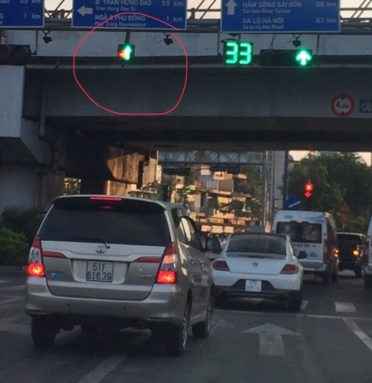 Đèn đỏ bé bé xinh xinh cưng nhất quả đất