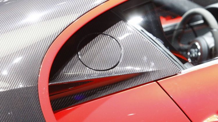 [GMS 2018] Bugatti Chiron Sport "rực lửa" tại triển lãm: động cơ không đổi, hệ thống lái tốt hơn
