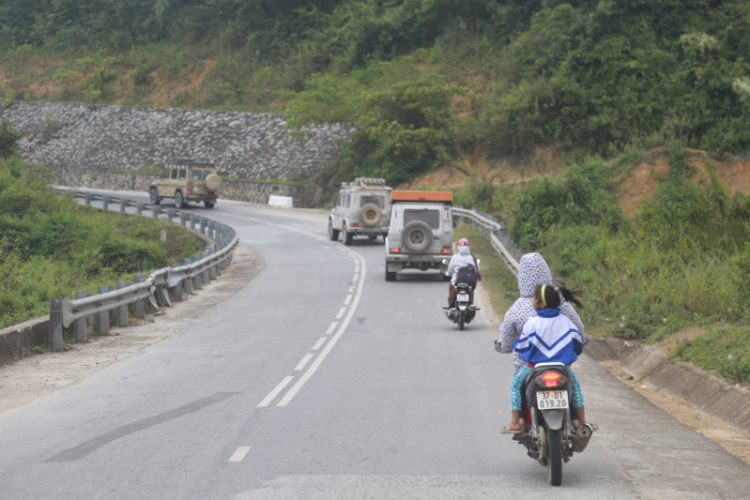 Trực tiếp: Đón đoàn Merecedes-Benz Offroad từ Đức đến Việt Nam