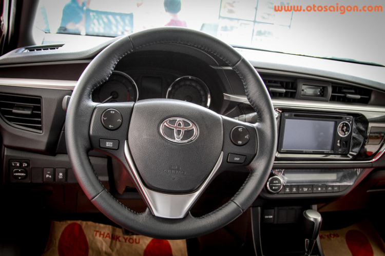 Cận cảnh Toyota Corolla Altis 2.0 CVT hoàn toàn mới