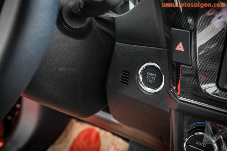 Cận cảnh Toyota Corolla Altis 2.0 CVT hoàn toàn mới