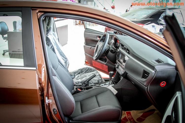 Cận cảnh Toyota Corolla Altis 2.0 CVT hoàn toàn mới